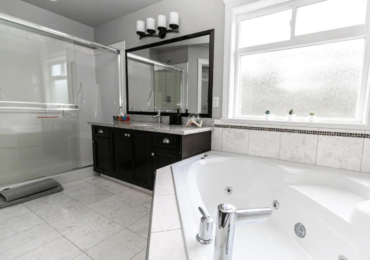 ויקטוריה Bellamy Manor Large Home With 5Beds! In Langford מראה חיצוני תמונה